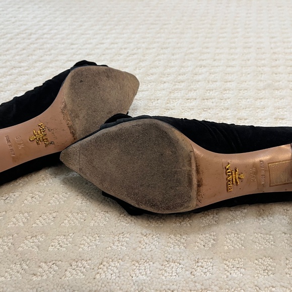 Prada black suede kitten heel pumps with bow detail - Picture 7 of 9